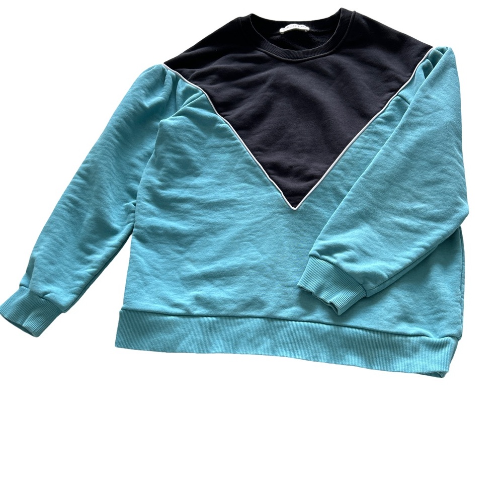 Gallery Black and Blue Sweatshirt Casual Pullover